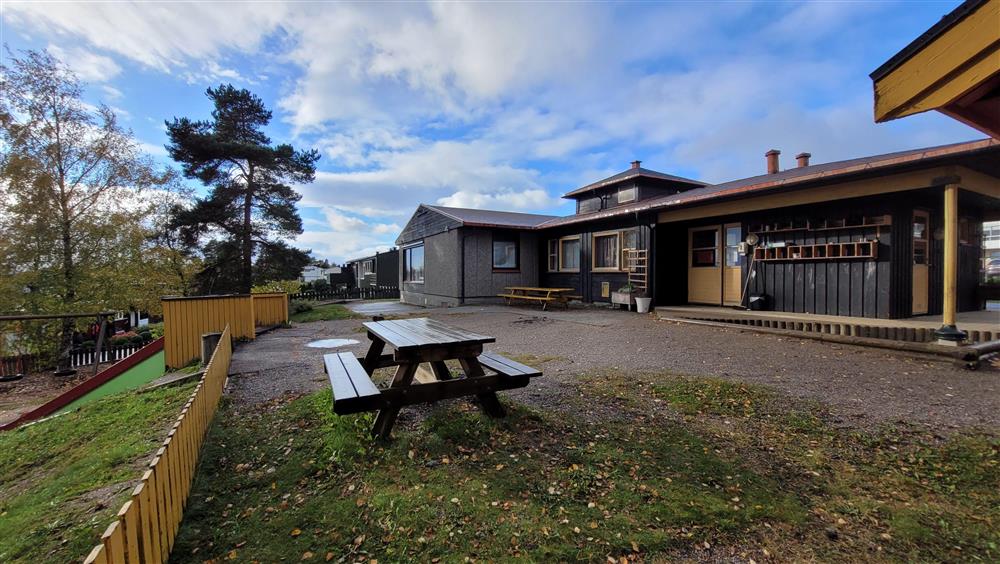 Barnehagebygg sett utenfra. Foto. - Klikk for stort bilde